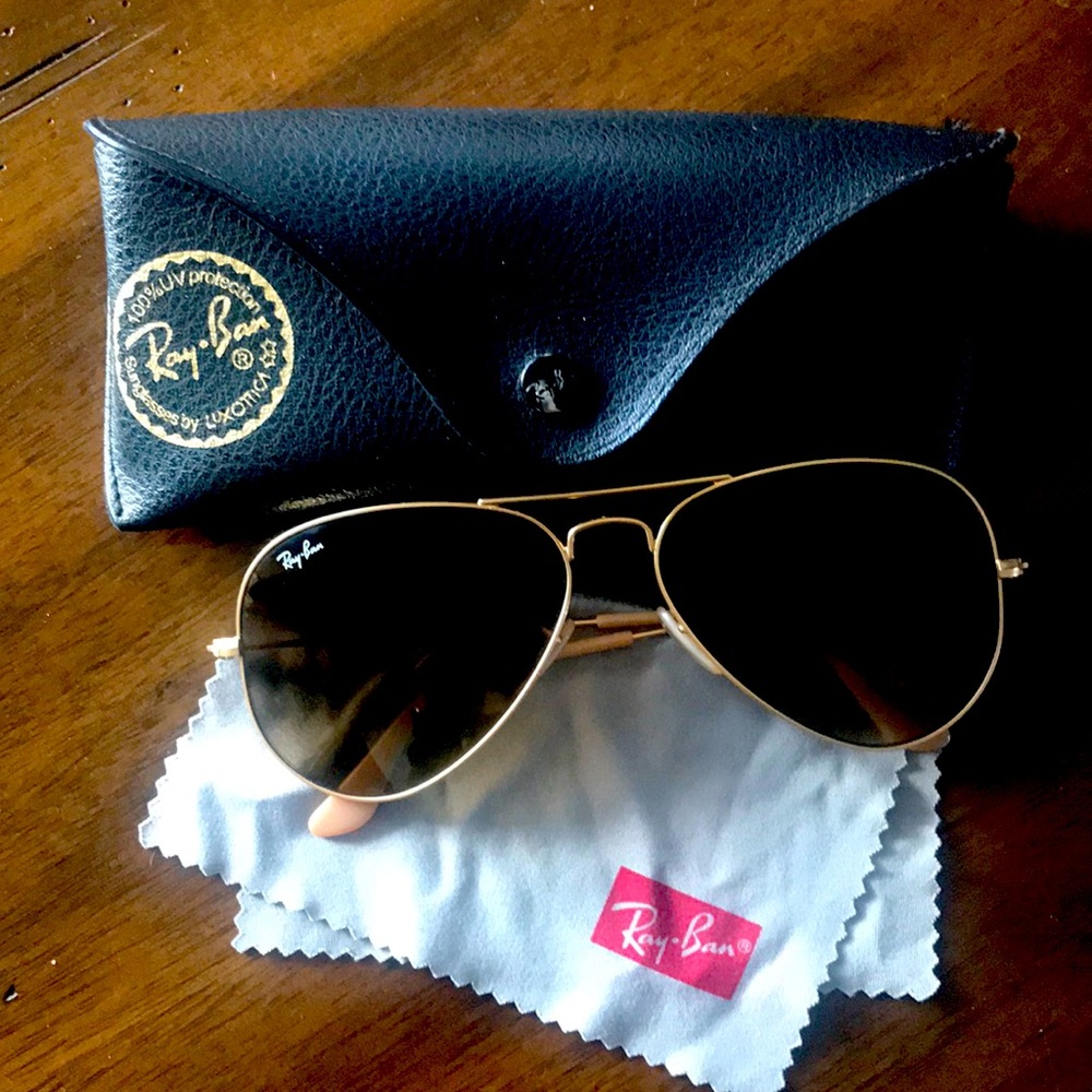 Gold aviator Ray-Ban sunglasses